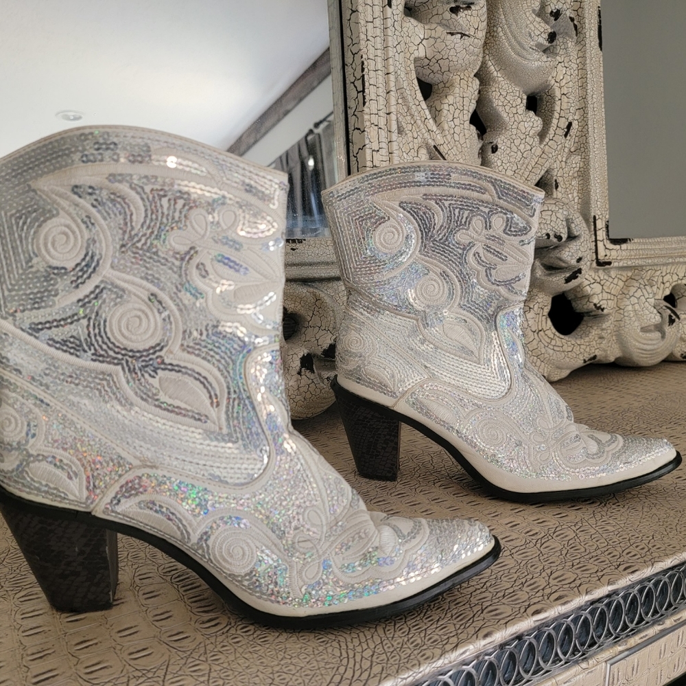 HELEN & HEART boots